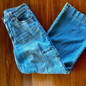 Women’s American Eagle Cargo Jeans- 4 short